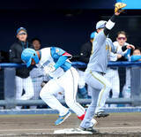 「【日本ハム】４番デビューのドラ２ルーキーが第１打席に“プロ初安打”　快足飛ばして内野安打もぎ取る」の画像1