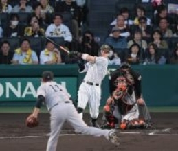 【阪神】佐藤輝明「いい風が吹いていたと思います」田中将大から豪快弾も空砲、悔しそうにうなずきロッカーへ