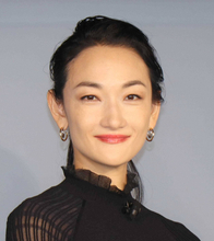 ４３歳で出産した冨永愛　赤ちゃんとほのぼのショット「愛おしくて」ハンサムなパートナーも話題