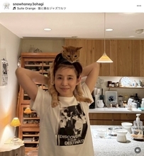 ５６歳・石田ゆり子「ひかりさんにすごく似てる」自宅でのヘアスタイル披露…愛猫の肩車ショットも「可愛いすぎる」
