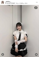 「ビジュえぐいぃぃ」キュースト・川本笑瑠　オン眉＆寄りかかりショットに反響「お人形さんみたい」「可愛すぎる」「オン眉ナイス」