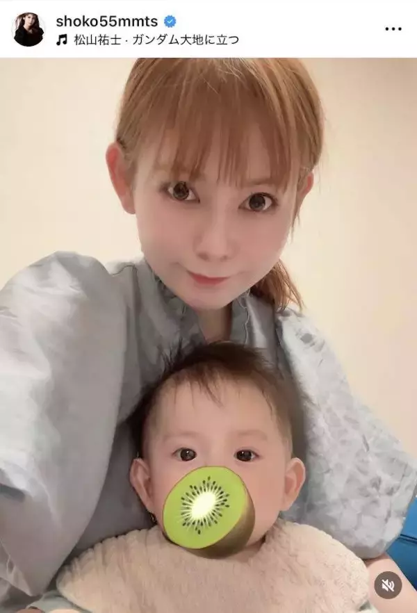 「弟くんが立ったー！」「シンカ、はやいなぁぁ」中川翔子、双子の成長に感激！「もう可愛すぎる！」の声