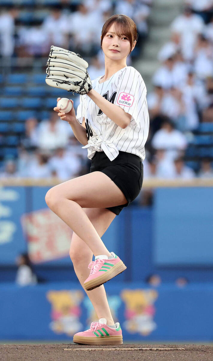 新谷姫加、初始球式でノーバン直球「野球経験はないけど、自信あったのでうれしい」