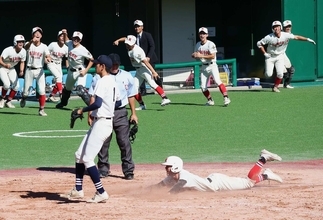 【高校野球】日大三島が静岡県勢対決制して決勝へ　掛川西に延長１０回サヨナラ勝ち　秋季東海大会