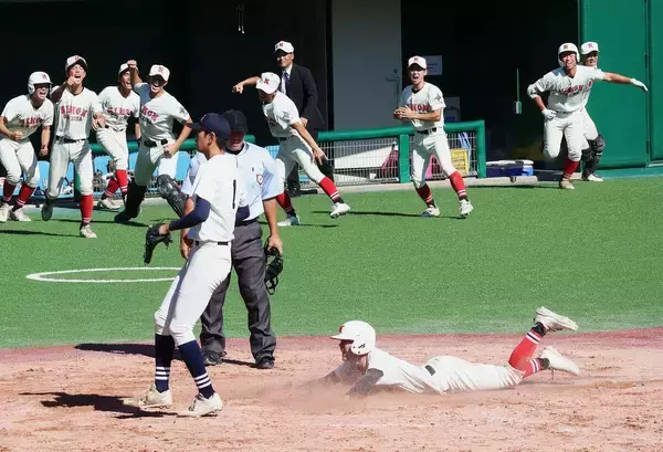 【高校野球】日大三島が静岡県勢対決制して決勝へ　掛川西に延長１０回サヨナラ勝ち　秋季東海大会