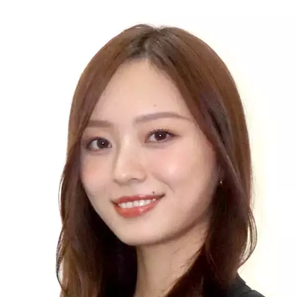 乃木坂４６・梅澤美波、大人カジュアルなコーデショットが美しすぎる！　抜群のスタイルに多くの反響！