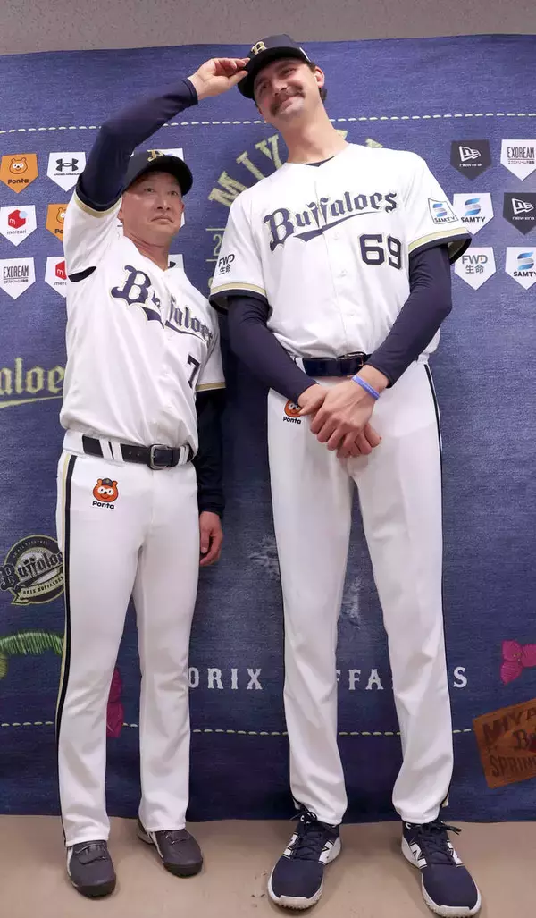 【オリックス】２１３センチの新助っ投・ジェリー「電球交換は承ります！」でつかみＯＫ　ホテルでは異例の“座りシャワー”