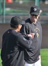 【巨人】キャベッジがチーム１号　今季初の実戦形式で戸郷翔征から快音　右翼ポール際へ