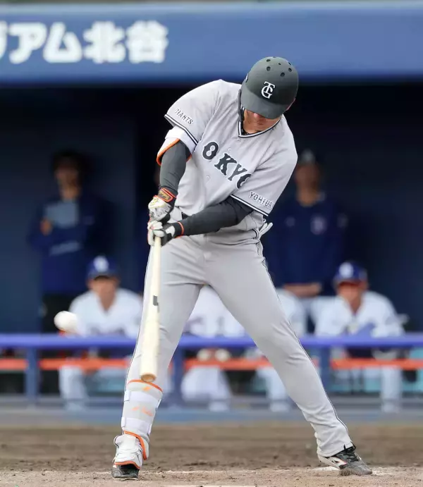 巨人のドラ４ルーキー・皆川岳飛、まるでゴルフスイング！“曲芸打ち”でＯＰ戦初安打「食らいつこうという執念で」
