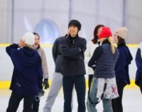 羽生結弦さん　リハーサルで仲間と笑顔　「ｎｏｔｔｅ　ｓｔｅｌｌａｔａ」７日開幕