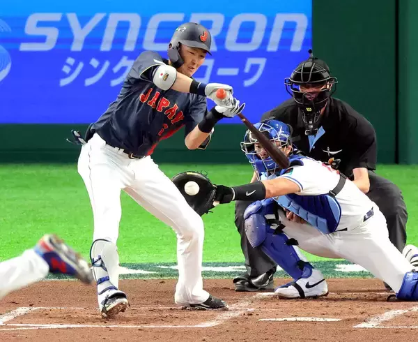 侍・源田壮亮がチャレンジ成功チーム第１号、死球で満塁→大谷翔平グランドスラム演出