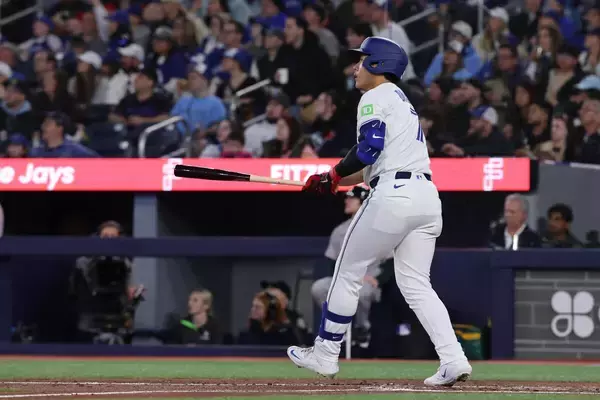 「メジャー初アーチの岡本和真　３戦１２打席目で待望のアーチ　４打席目は見逃し三振　」の画像