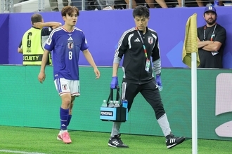 【Ｗ杯】久保建英の車いす移動は「歩かせない方がいいとの判断」チームとともに合宿地入り…協会関係者