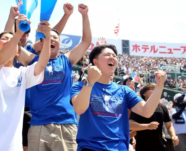 【甲子園】準優勝の健大高崎、ＯＢのオリックス・佐藤龍月もスタンドで応援　夏初の決勝進出に「歴史を変えてくれた」