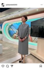 安藤優子さん、グレーのノーカラースーツ姿を公開「これは渋い！！」「シンプルながらスタイリッシュ」と反響大