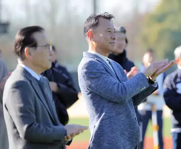 【ヤクルト】池山隆寛監督が新人合同自主トレであいさつ「ポイポイナイス！」