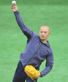 「【巨人】育成２位・林燦「先輩にどんどん話を聞きたい」　２、３軍キャンプ参加メンバーが宮崎に到着　」の画像1