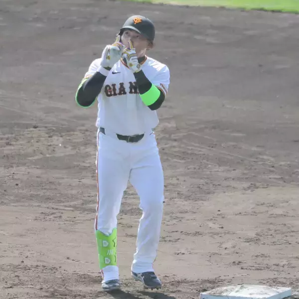 【巨人】緑の丸佳浩が今季初実戦形式で安打　通算２０００安打へ残り７１本
