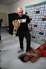 「ＡＥＷ」ゲイブ・キッド、「ＩＷＧＰヘビー陥落」辻陽太を襲撃「クソみたいな会社に、タナハシ、スガバヤシに…戦争を仕掛ける」…４・４両国国技館