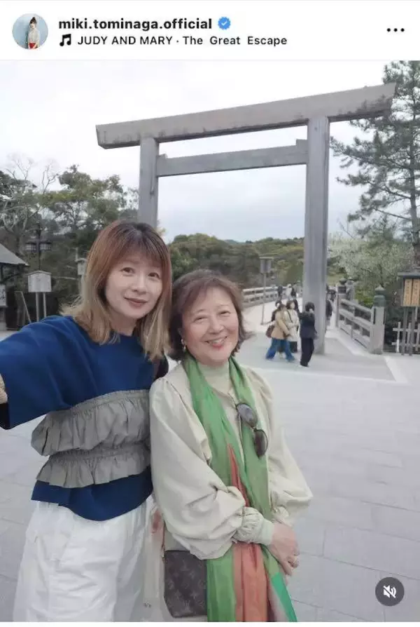 元フジ・富永美樹アナ、美人母と親子ショット「若々しくて素敵」「仲良い親子で羨ましい」「感動的」「可愛すぎ」