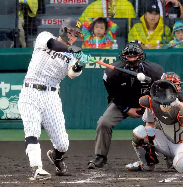 【阪神】“４割男”佐藤輝明がまた打った！好投の井上温大から右中間を破る先制の適時三塁打