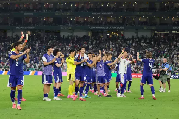 【Ｗ杯】“クリーン”日本　初出場フランス大会から２７試合連続レッドカードなし　試合後の清掃活動もすっかり定着