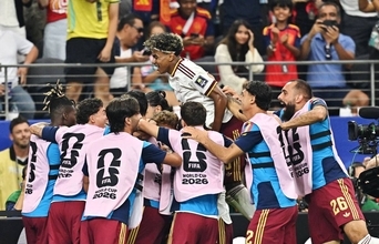 【Ｗ杯】スペイン「ティキタカ」復権　洗練された「組織」でフランスの「個」を圧倒、１６年ぶり決勝へ…まさに無敵艦隊、国際Ａマッチ３７戦無敗