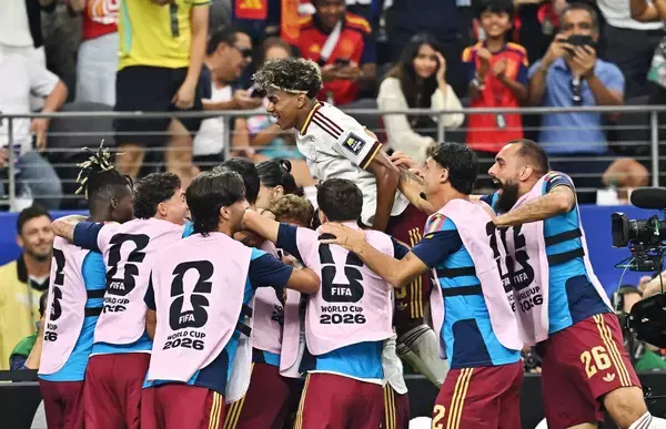 【Ｗ杯】スペイン「ティキタカ」復権　洗練された「組織」でフランスの「個」を圧倒、１６年ぶり決勝へ…まさに無敵艦隊、国際Ａマッチ３７戦無敗