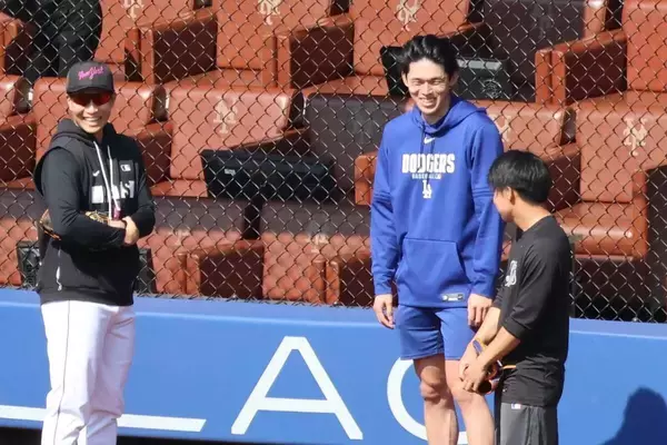 ドジャースの佐々木朗希がメッツ千賀滉大と談笑…前日には圧巻の７回１失点の快投で５月以来の４勝目