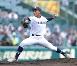 【甲子園】八幡商アルプスが甲子園史上初の「バイキング・ロー」でナイン鼓舞　桑原太暉主将が考案「メンタル面も鼓舞される」