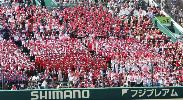 【甲子園】八幡商アルプスが甲子園史上初の「バイキング・ロー」でナイン鼓舞　桑原太暉主将が考案「メンタル面も鼓舞される」