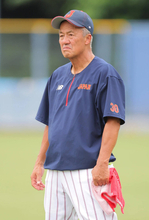 【Ｕ―１８】桐光学園の前監督・野呂雅之氏が練習を見学　岡田龍生監督「いろんな人からアドバイスをもらった方がいい」