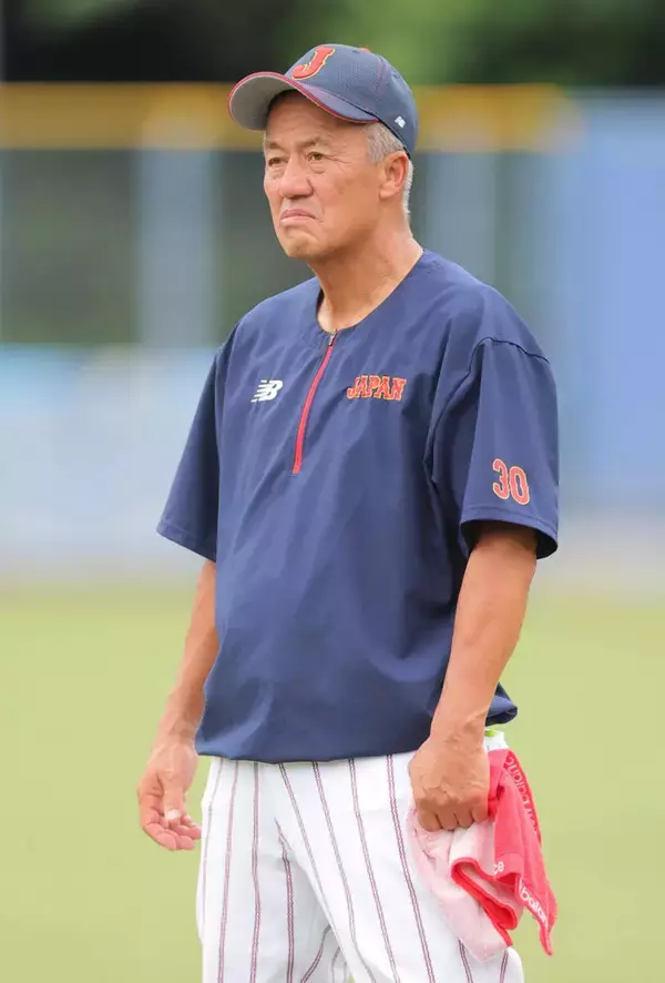 【Ｕ―１８】桐光学園の前監督・野呂雅之氏が練習を見学　岡田龍生監督「いろんな人からアドバイスをもらった方がいい」