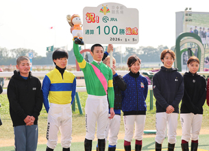 吉村誠之助騎手が京都５ＲでＪＲＡ通算１００勝達成　「今年は昨年より勝ちたいですし、大きいところでも勝ちたい」
