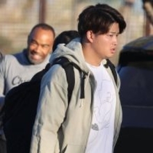 村上宗隆が“珍シャツ”で初自主トレ　描かれたのはおなかの中の赤ちゃん？　かつてイチロー氏も珍シャツ着用