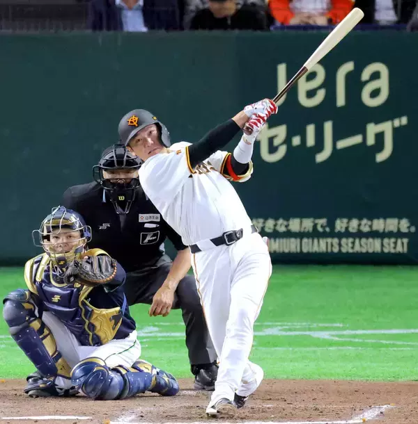 【巨人】坂本勇人の反撃の一発に「なぜ神なのか」今季１号が通算２９９号で「まだまだやれるやん！！！！」スタメン発表時には大歓声
