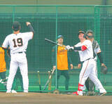 「【巨人】リチャードがライブＢＰで山崎伊織から本塁打　担当トレーナーに「本当に感謝しています」」の画像1