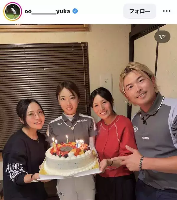 女子ゴルフ・安田祐香、ツアー３勝目を仲間とお祝い！大きなケーキに「チーム大西の気持ちの現れですね。」