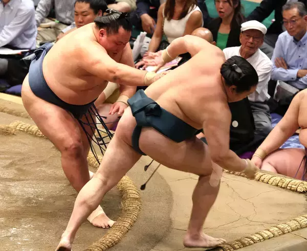 ４１歳・玉鷲が史上最年長再入幕へ前進「安心している場合じゃない」　佐田の海との合計「８０歳対決」を制し勝ち越し