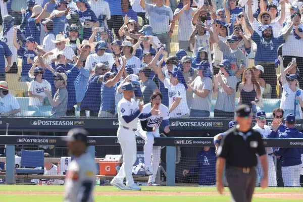ドジャースがテオの衝撃２ランで先制　大谷翔平もバンザイ大喜び、笑顔で祝福　本拠地が大熱狂…ＰＳ直近６カード連続本塁打を記録