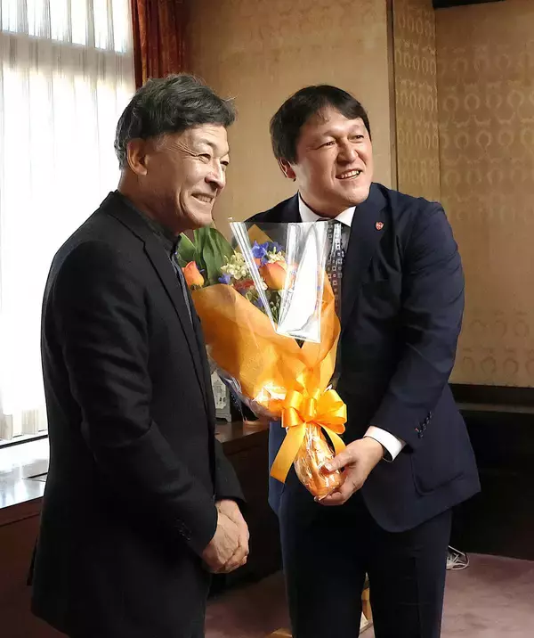 Ｊ１清水が静岡市役所を訪問　秋葉監督「フットボール愛をダイレクトに受け取った幸せな３年間でした」