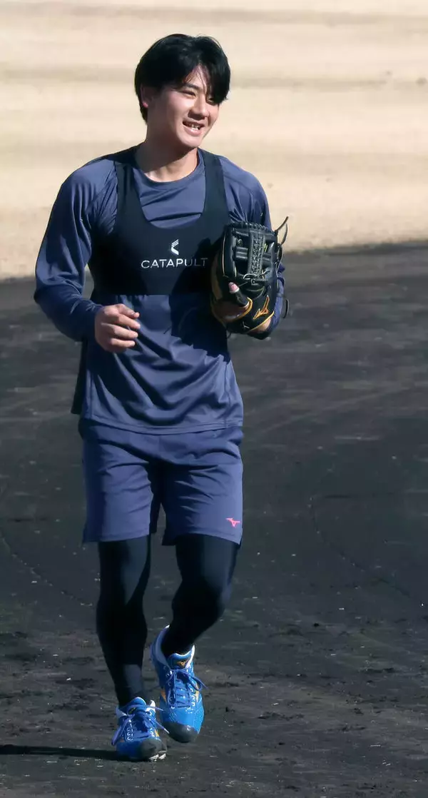 【日本ハム】ドラ３大塚瑠晏の目標は西武・源田「日本を代表するショートになりたい」合同自主トレで汗