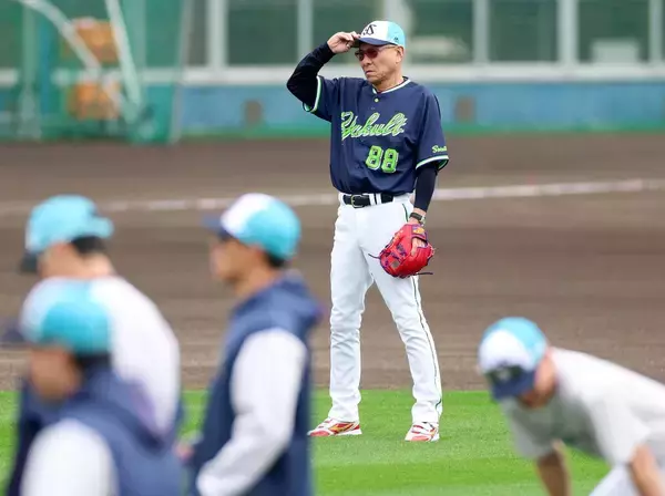 【ヤクルト】“赤備え”の池山隆寛監督が臨むキャンプ　戦国セ・リーグを制す精鋭部隊鍛える