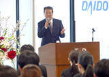 「大同生命・藤田広行新社長が入社式で新入社員にメッセージ「一緒にデビュー戦心強い」ゲスト栗原恵さんはスパイク披露」の画像1