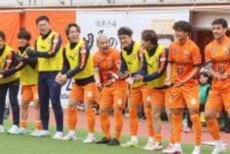 【Ｊ１清水】ＦＷ高橋利樹に第一子　ＭＦ嶋本悠大が“ゆりかご弾”で祝福　ベンチ前でパフォーマンス
