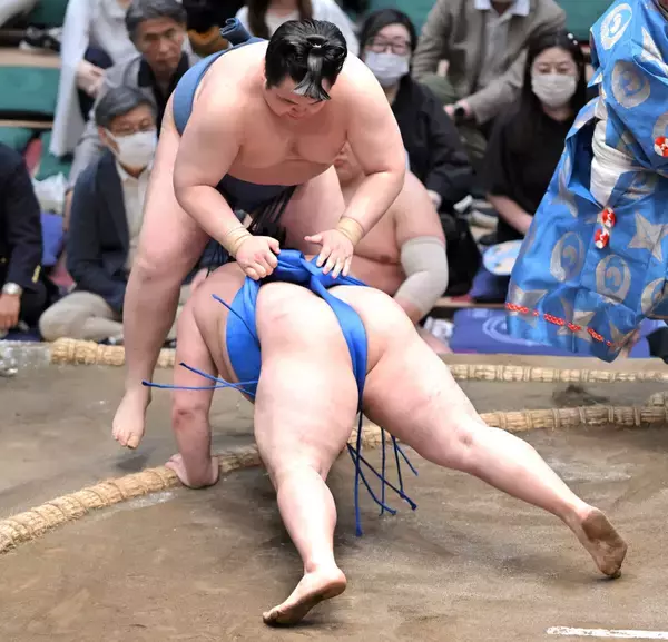 十両・阿武剋が４勝目　高校大学の同期の旭海雄との初対戦に「特に変わらないと思っていたが、緊張した。感慨深い」