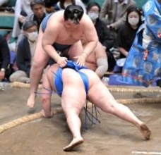 十両・阿武剋が４勝目　高校大学の同期の旭海雄との初対戦に「特に変わらないと思っていたが、緊張した。感慨深い」