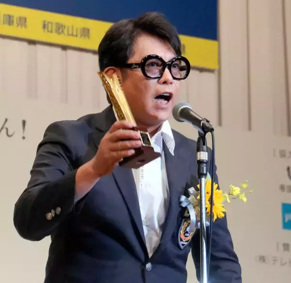 元男闘呼組・前田耕陽、嵐をねぎらう「ファンのためにけじめ。僕らもそうだった」ベスト・ファーザー賞受賞