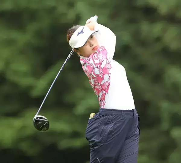 【女子ゴルフ】昨年２位も「クマの印象が強い。忘れた」　仲村果乃が６７で上位浮上　師匠・吉川なよ子の熱血指導で飛距離アップ