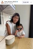 「岡副麻希アナ＆２歳娘の健康的日焼けショットに「２人とも可愛い」「まきちゃんの笑顔　幸せいっぱい」「小麦色のマーメイド」」の画像1
